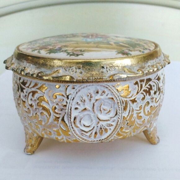 🐢 VINTAGE Music Box  White and Gold Detailed Jewelry Storage Box - Picture 2 of 6
